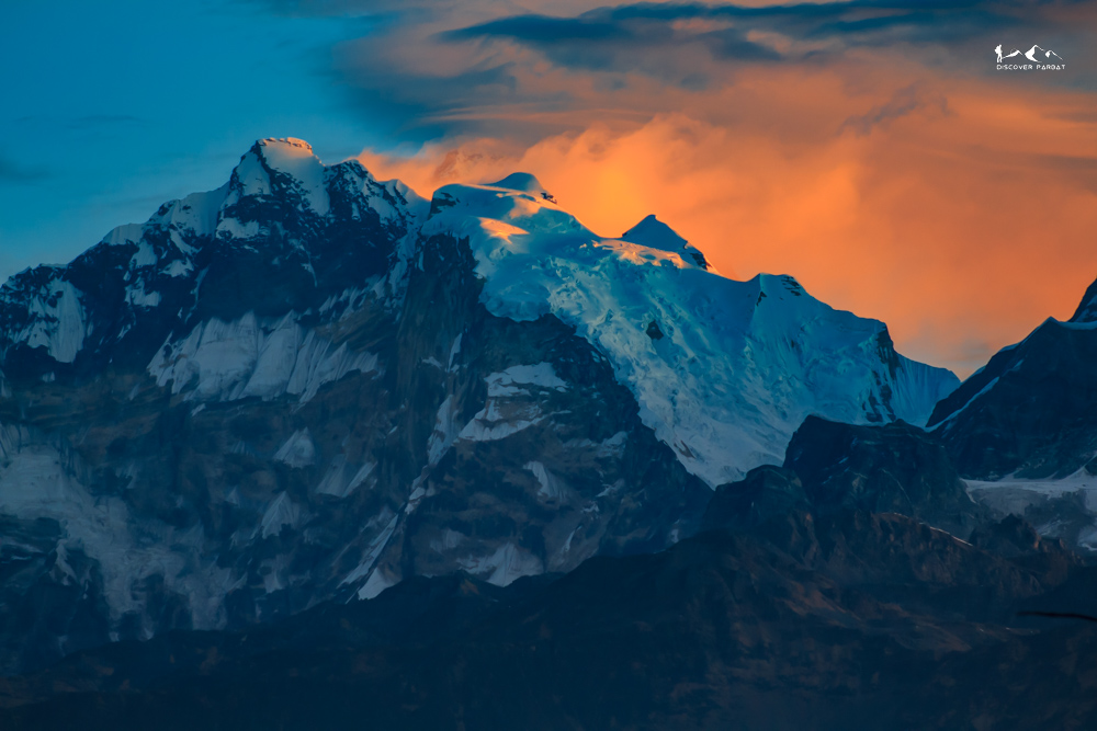 Prayer flags at the high pass